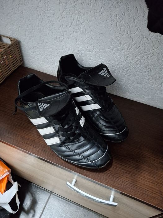 Футболни обувки,,Бутонки,,Adidas.