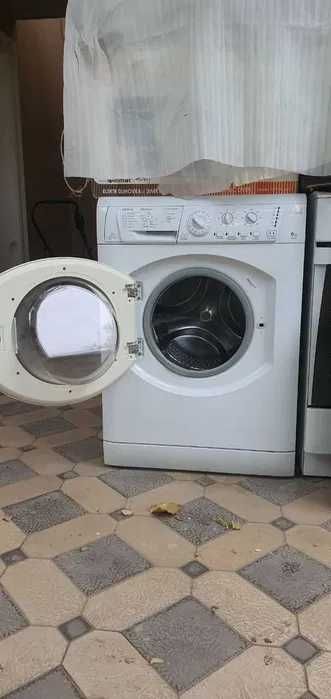 Стиральная машина Hotpoint-Ariston ARXL 85
