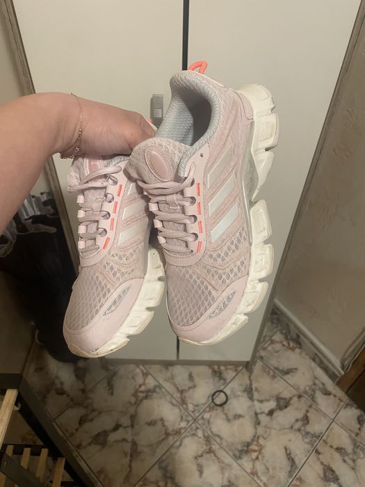 Оригинални маратонки Адидас 50 лв и подарък