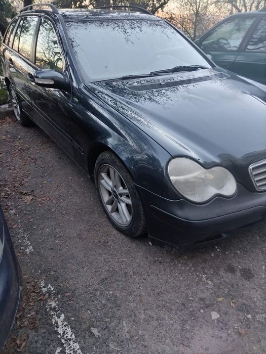 Продавам Mercedes C 270