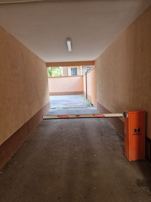 Продавам паркоместа Зона б-18