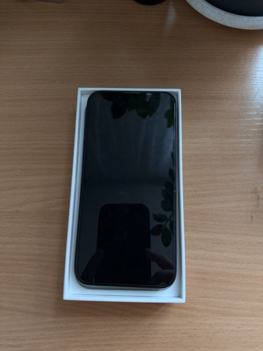 Продам айфон 14 128