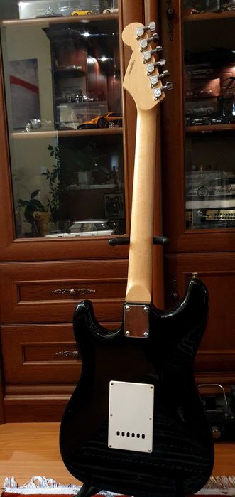 Peavey Rage 158 китарно комбо усилвател Squier by Fender соло китара