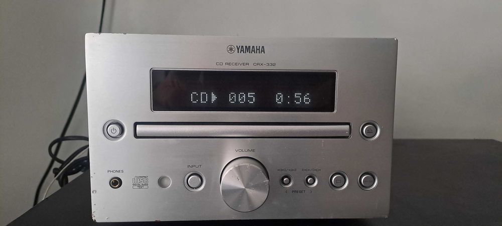 Amplificator Yamaha CRX-332 CD Receiver USB Dock iPod Sub Out Argintiu
