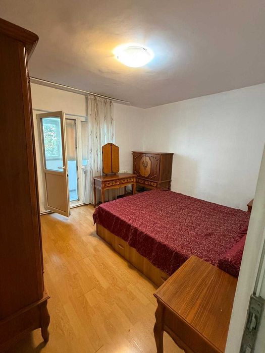 Inchiriez apt cu 3 camere