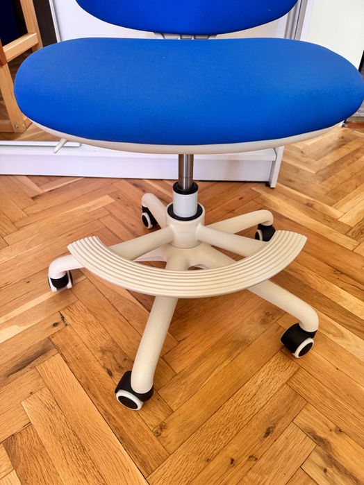 Ученически стол подходящ за деца до 10г.