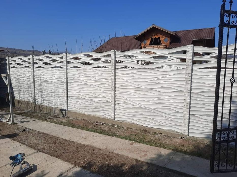Gard din placi prefabricate de beton