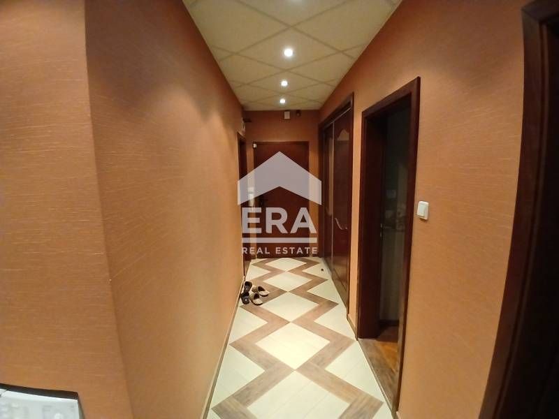 Продава се Тристаен апартамент в Плевен, Сторгозия - 100 кв.м за 1599 €/кв.м - Снимка #1