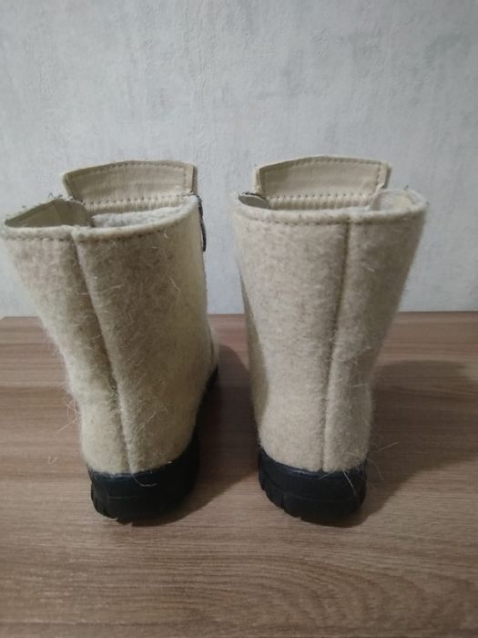 Продам валенки детские.