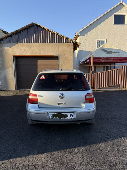 Продаю Volkswagen Golf4 2003.  Хэтчбэк.