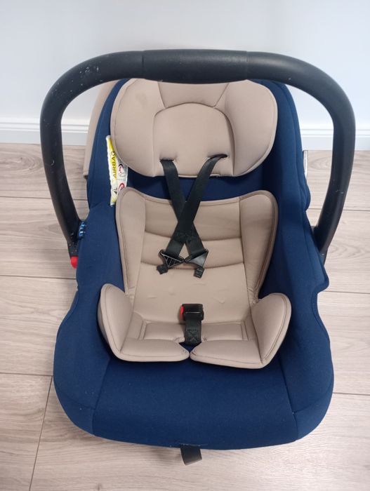 Scaun  mașină, premergător  200lei