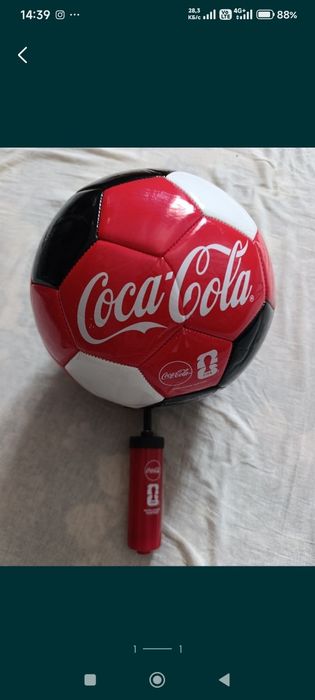 Футбольный мяч + насос от coca cola новый