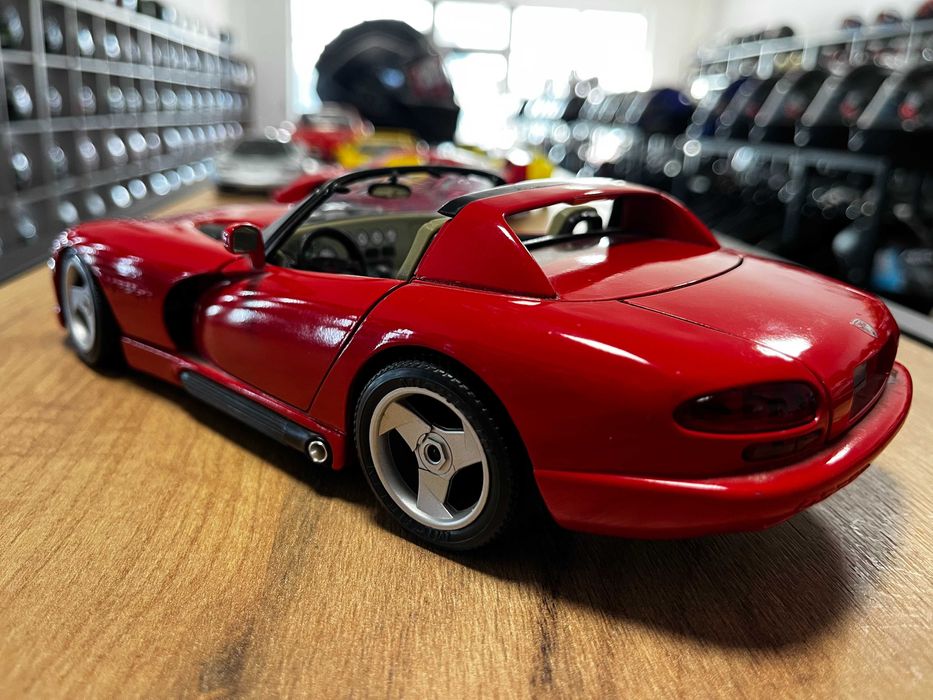 Метална колекционерска количка  модел BBURAGO DODGE VIPER SRT 1:18