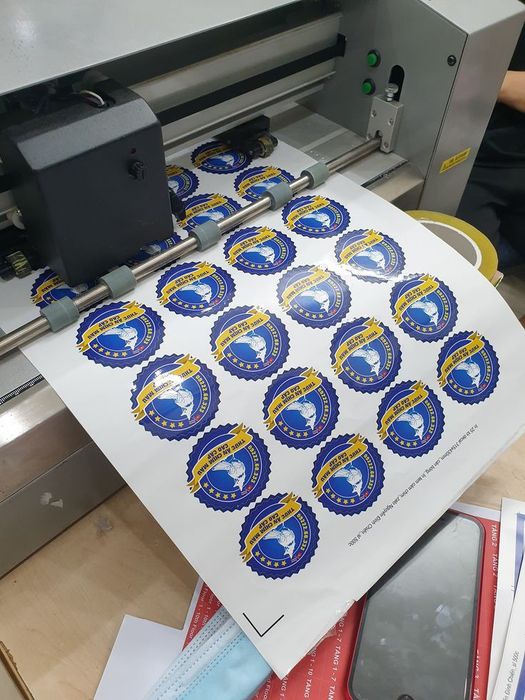 Stiker, yopishadigan qogʻoz har xil farmat, samakleka, naklekalar