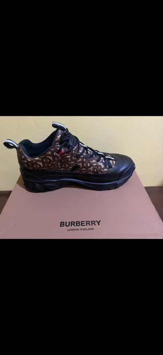 Обувки Burberry