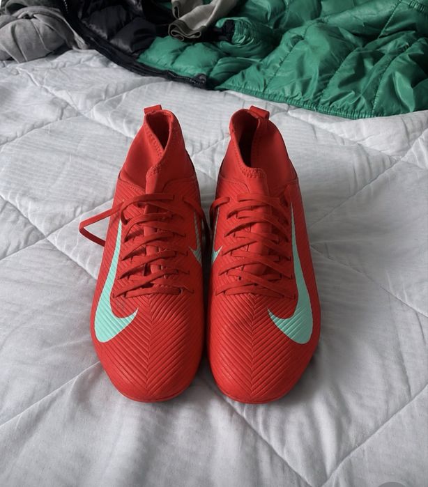 Vand ghete de fotball nike mercurial sunt pentru iarba naturala sau gazon artificial