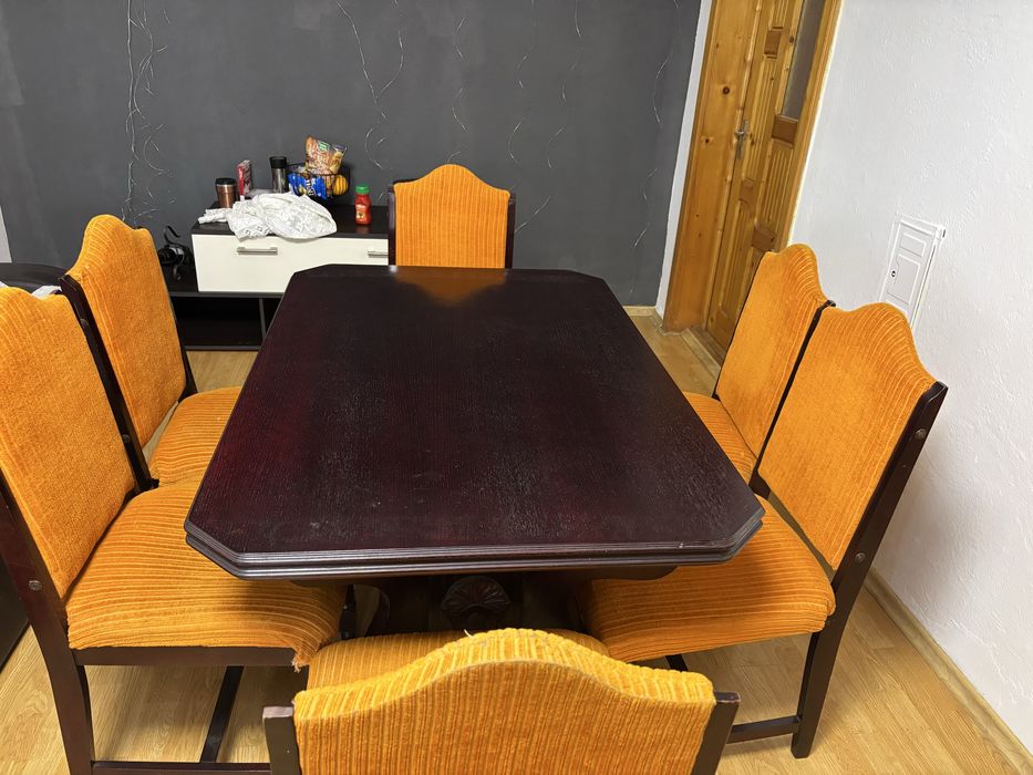 Masa de 12 persoane din lemn masiv