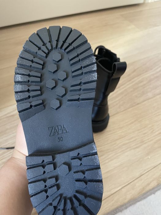 Продаю новые ботинки zara