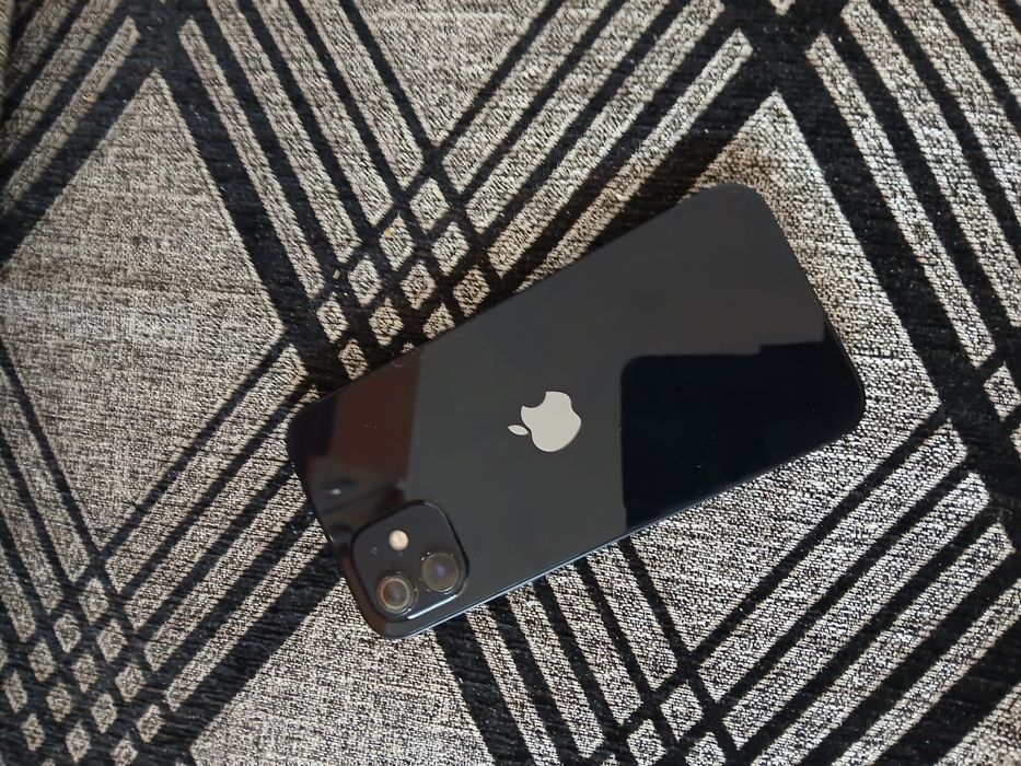 Vand iphone 12 in stare buna