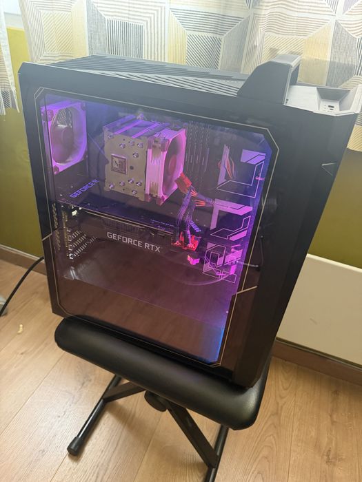 Asus ROG компактна mATX кутия