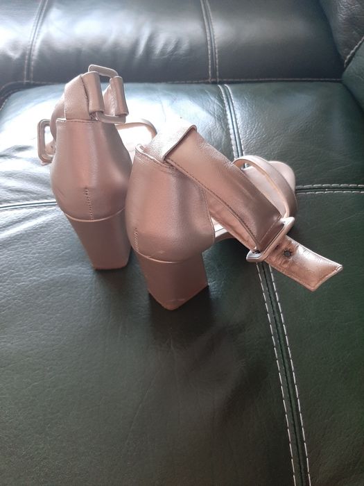 Златисти сандали Ingiliz