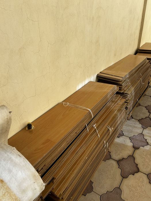 Ламинат б/у  и линолеум бу, плинтус