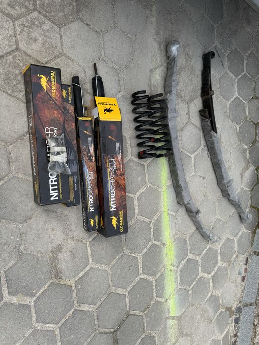 Окачване за Тойота Хайлукс от 2008 до 2022 Ресори Пружини Амортисори