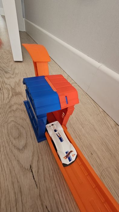 Хотвилс рельсы тиранозавр