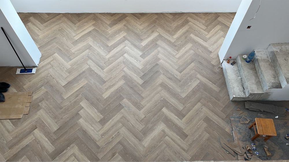 Montaj parchet laminat, SPC, herringbone București