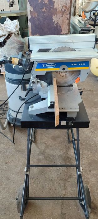 пендула със стойка и прахосмукачка