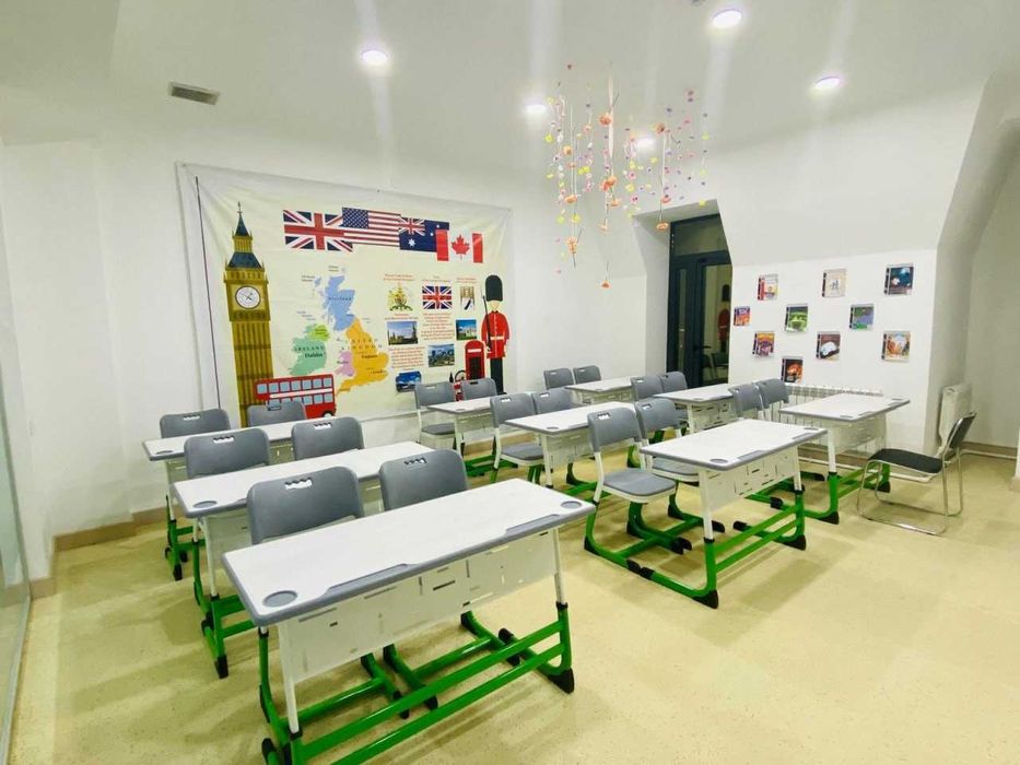 школьные парты в комплекте со стульями