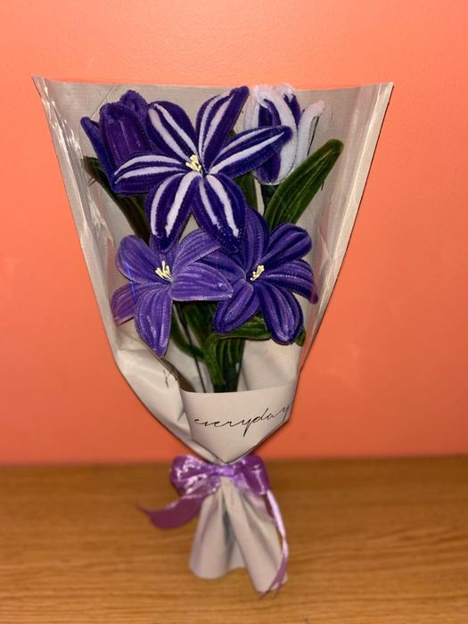 Flori din sarma plusata