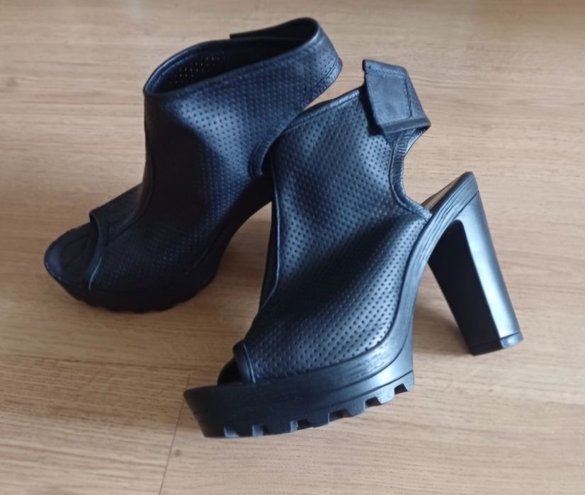 Обувки (токчета и сандали)