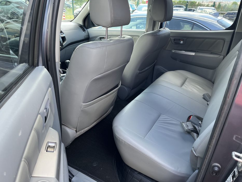 Toyota Hilux 3.0 Auto с история в Тойота