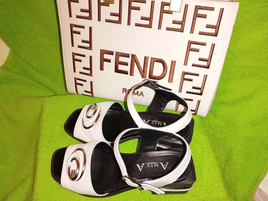 Босоножки летние, красные и белые