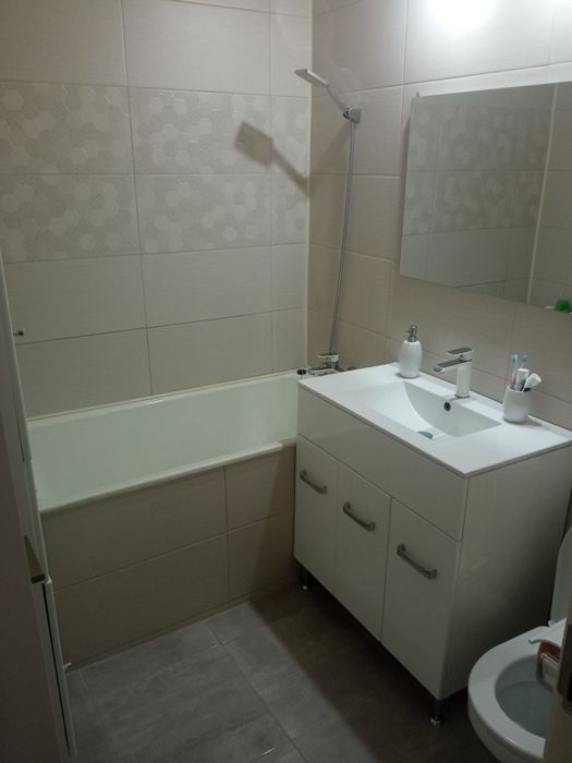 Vand apartament cu 2 camere