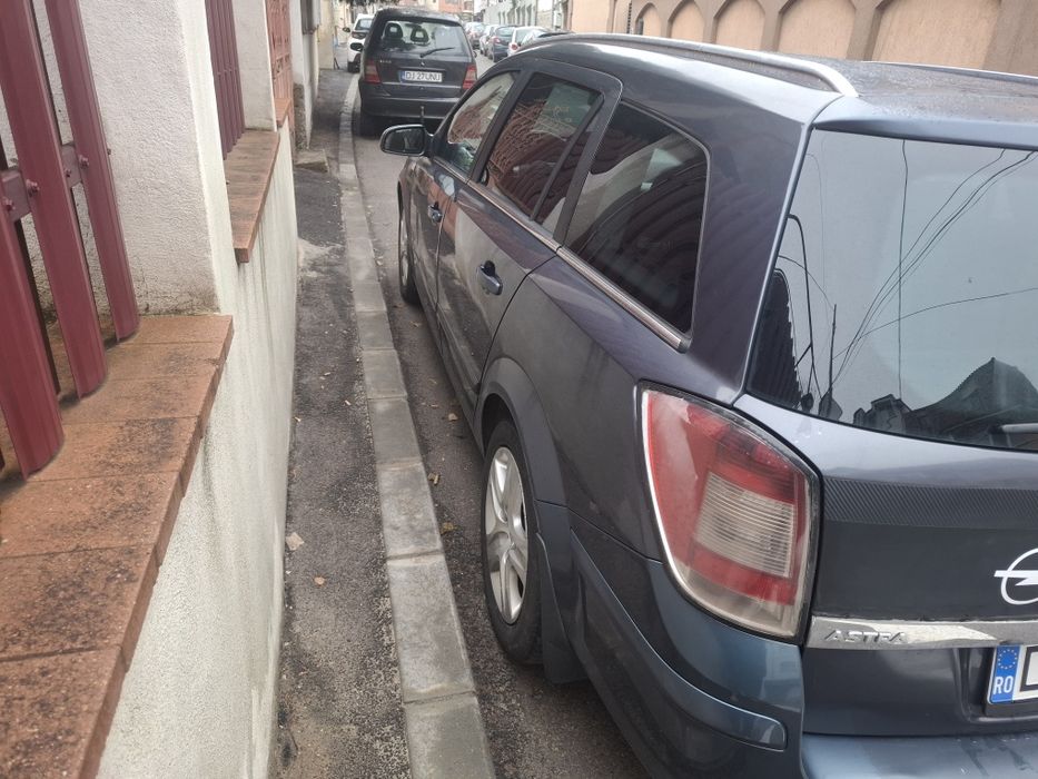 Vând Opel astra h1.9