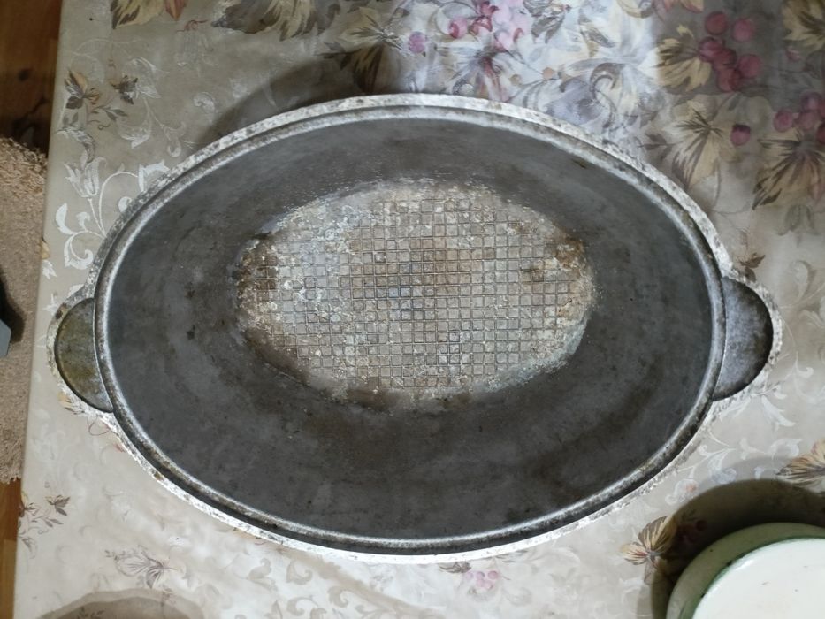 Алюминиевая утятница  и чугунная сковорода