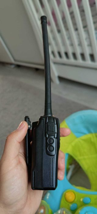 Stație portabilă Vertex Standard VX-261 UHF –  fără încărcător
