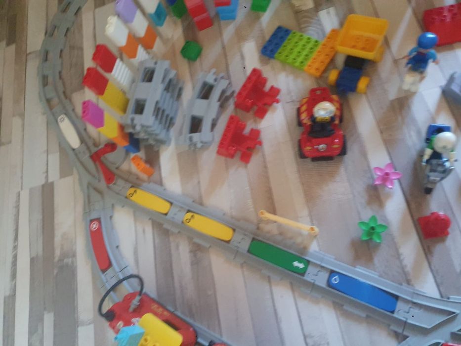 Seturi Lego Duplo multe cu trenuleț.