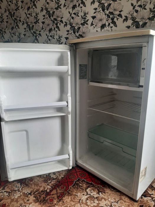 Холодильник      .