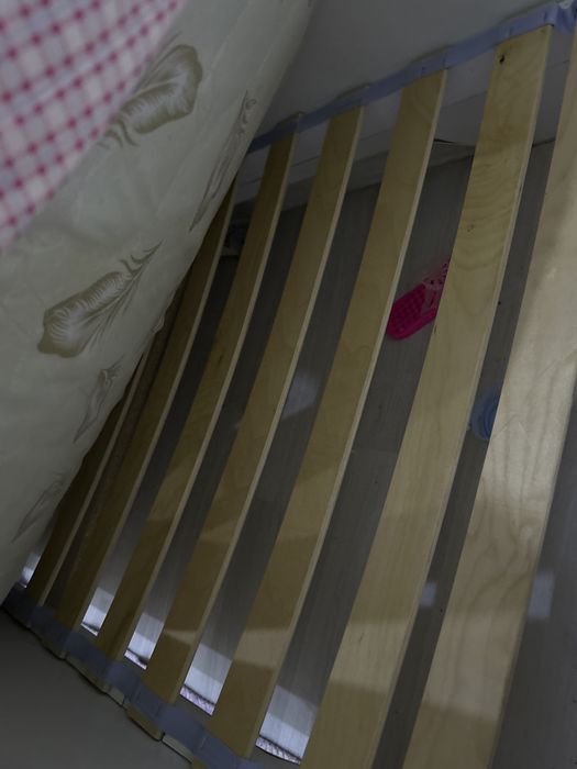 Продам кровать с матрасом