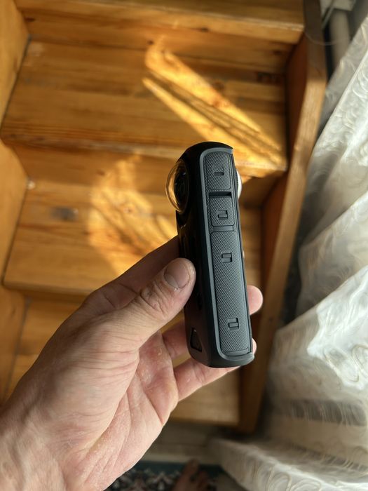 Экшер камера Insta 360 x4