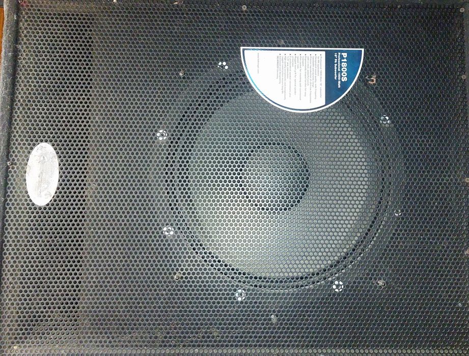 2 subufere  BEHRINGER EUROLIVE P1800S – 18", 1600 W
Vând 2 subwoofere profesionaleSet boxe P1800S profesionale 1800wati