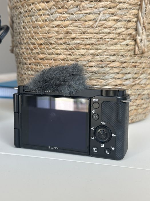 Sony ZV-E10 + 16-50 OSS