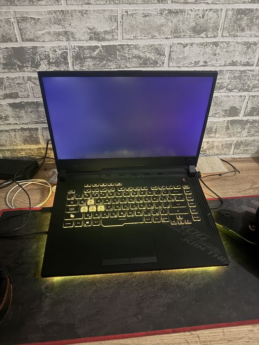 Ноутбук Asus rog strix