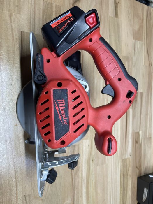 Vand circular Milwaukee V18CS impecabil