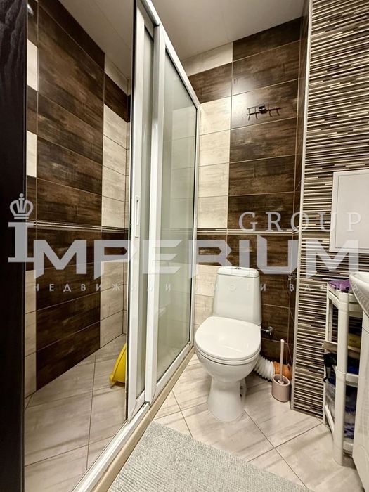 ТОП! Тристаен обзаведен апартамент под наем в района на жк. Чайка, гр