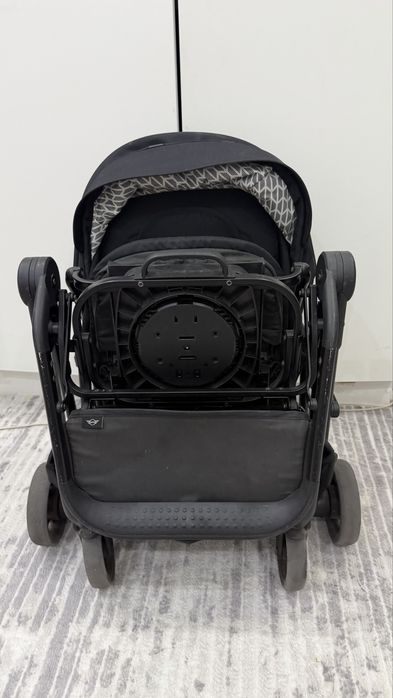 Продам коляску Mini by easywalker Buggy turn black