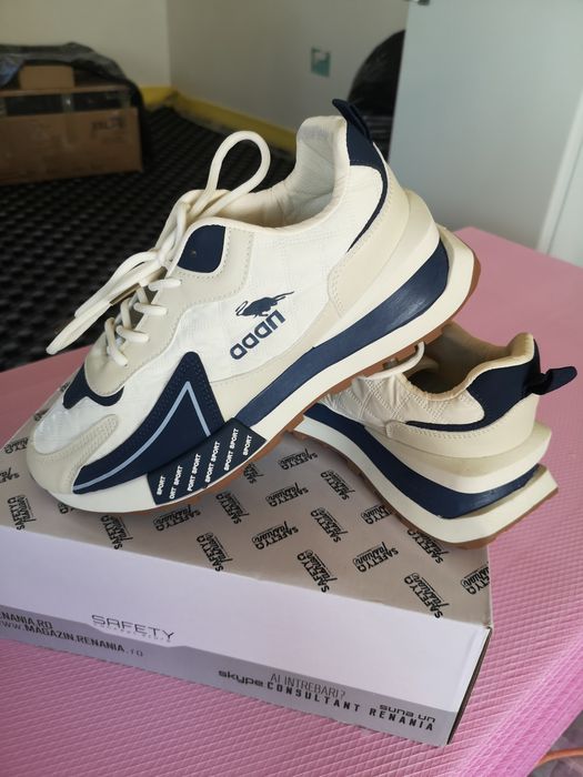Adidași bărbați, mărimea 43. Noi.